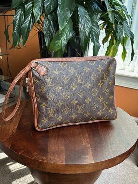 LOUIS VUITTON Monogram Pouch Clutch Wristlet